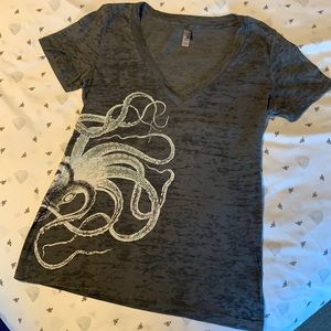 Women’s burn out octopus tee XL
